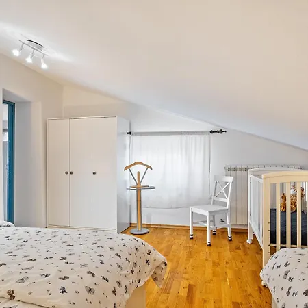 Apartma Hisa Pliska *