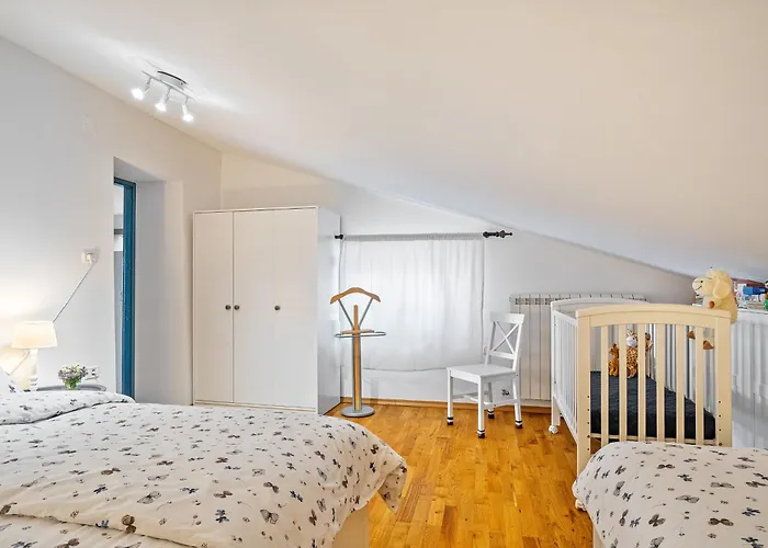 Apartma Hisa Pliska *